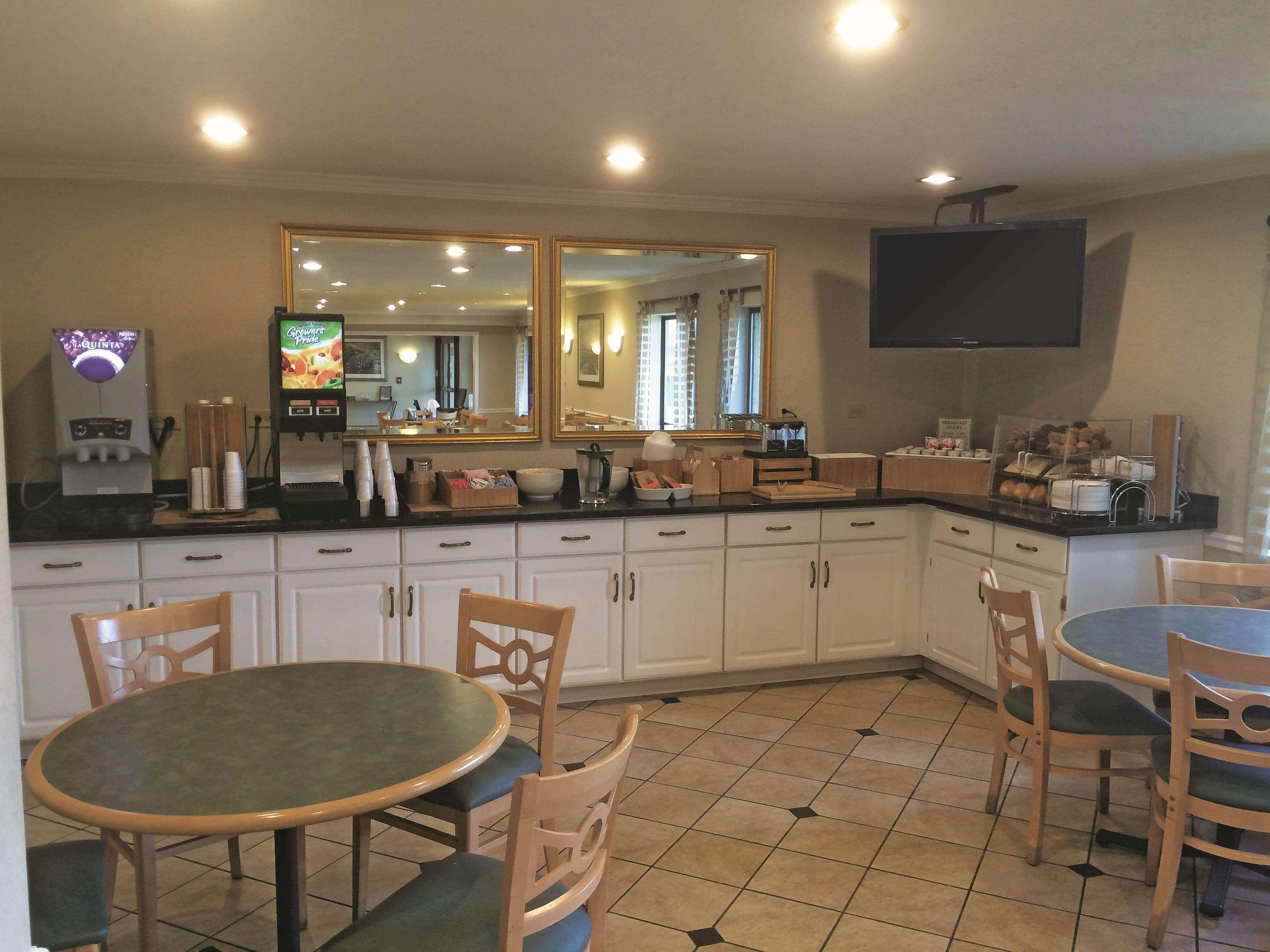 La Quinta By Wyndham Chicago Gurnee Hotel Bagian luar foto