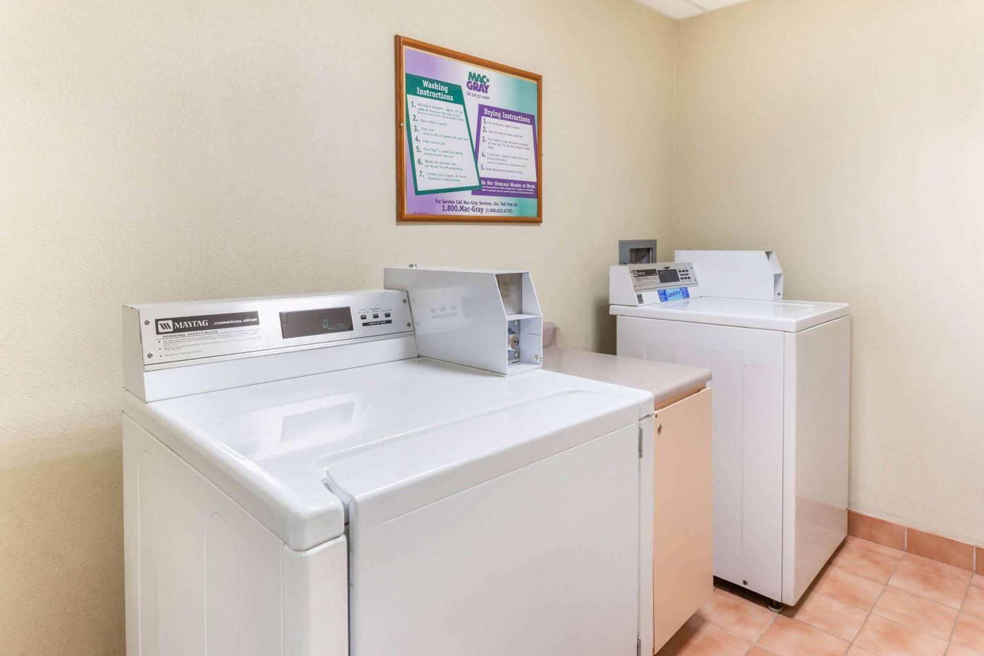 La Quinta By Wyndham Chicago Gurnee Hotel Bagian luar foto