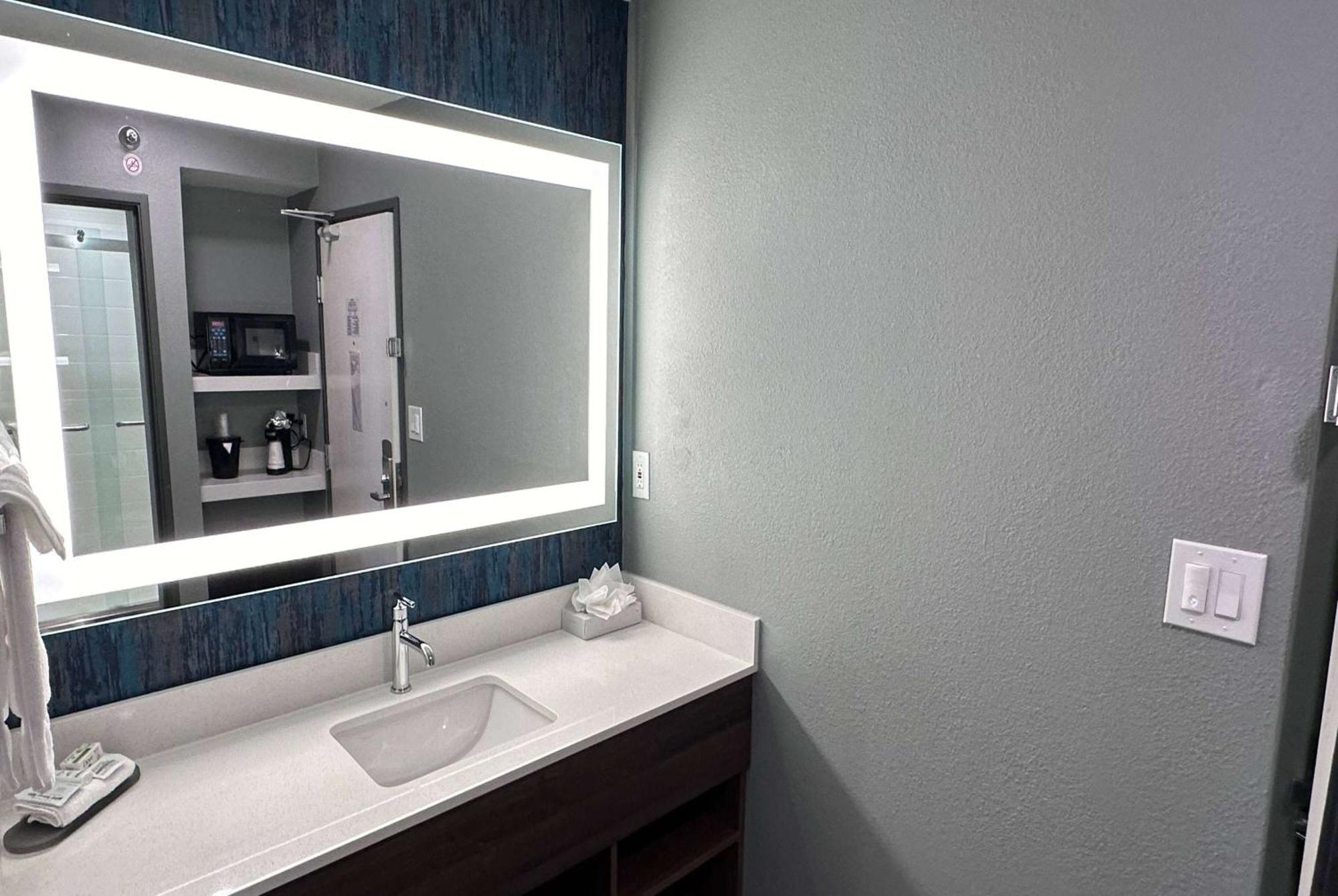 La Quinta By Wyndham Chicago Gurnee Hotel Bagian luar foto