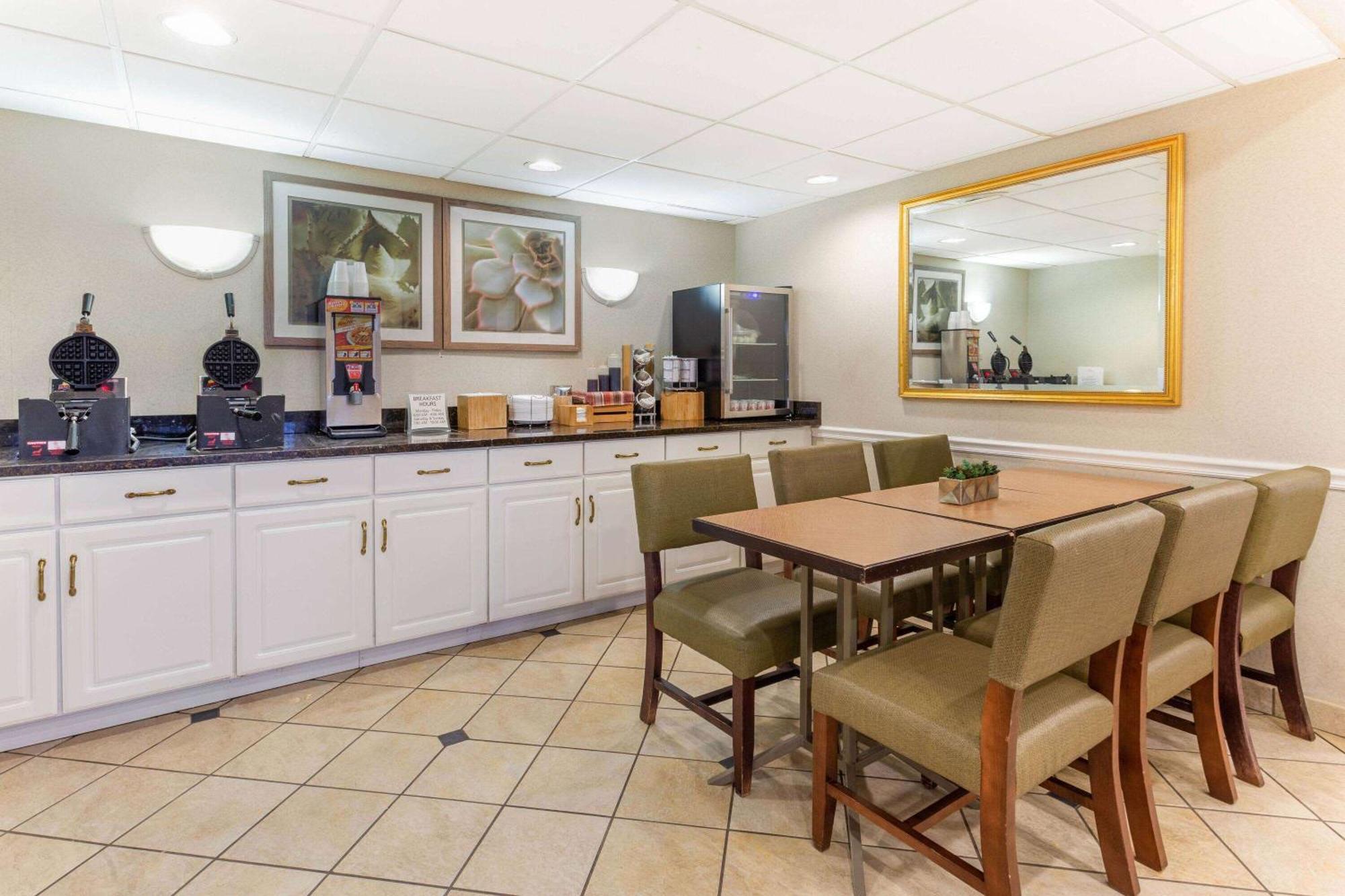 La Quinta By Wyndham Chicago Gurnee Hotel Bagian luar foto