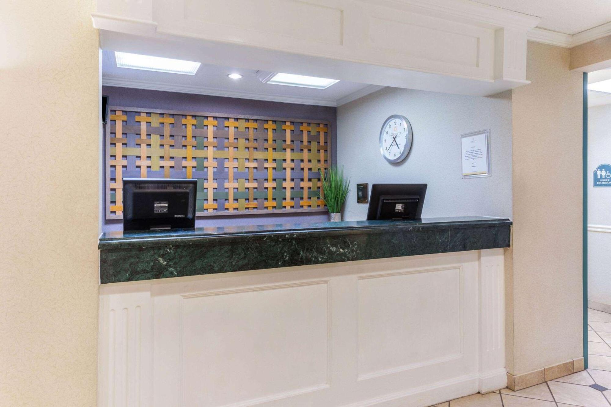La Quinta By Wyndham Chicago Gurnee Hotel Bagian luar foto