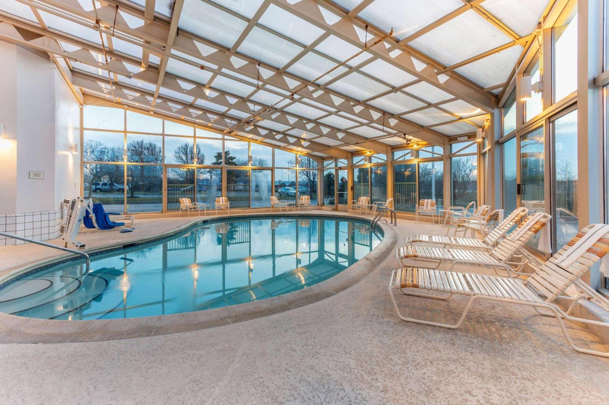 La Quinta By Wyndham Chicago Gurnee Hotel Bagian luar foto