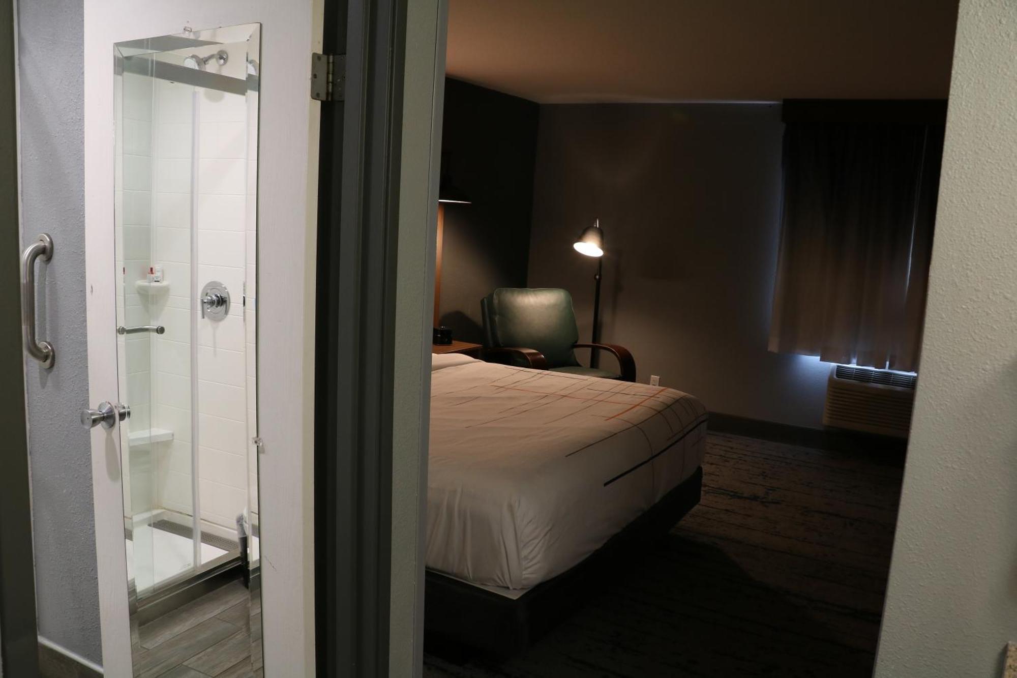 La Quinta By Wyndham Chicago Gurnee Hotel Bagian luar foto